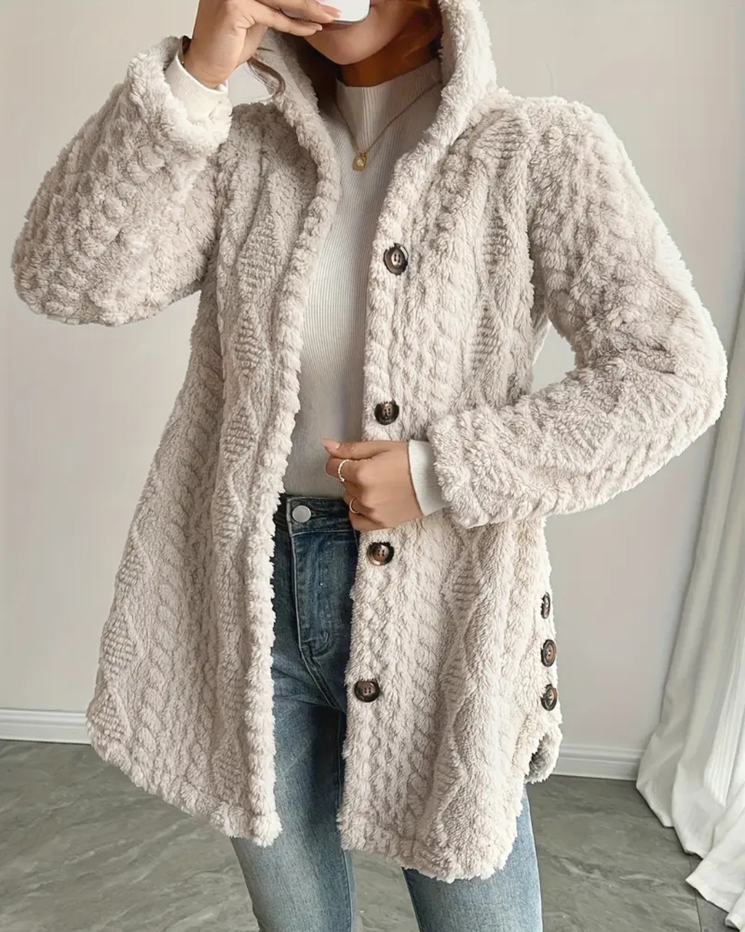 Abrigo con capucha larga para mujer