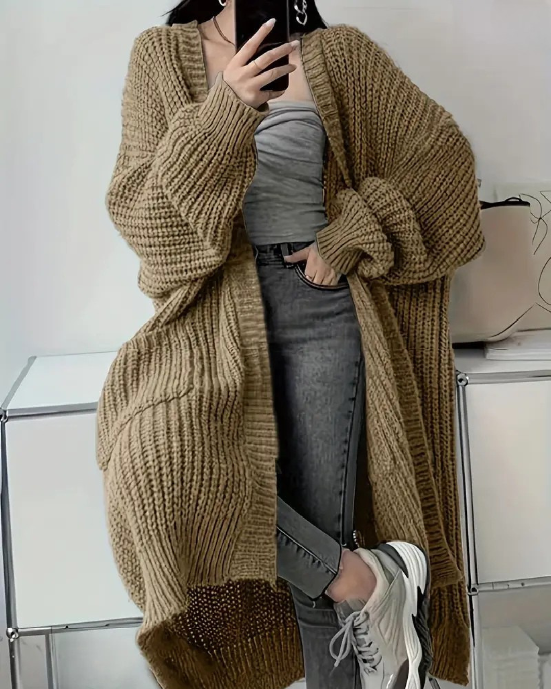 Abrigo largo para mujer con estilo abierto y bolsillos frontales