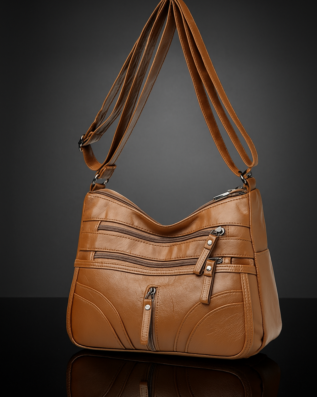 Bolso con múltiples compartimentos y textura suave