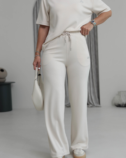 Conjunto de Mujer con Estilo Minimalista