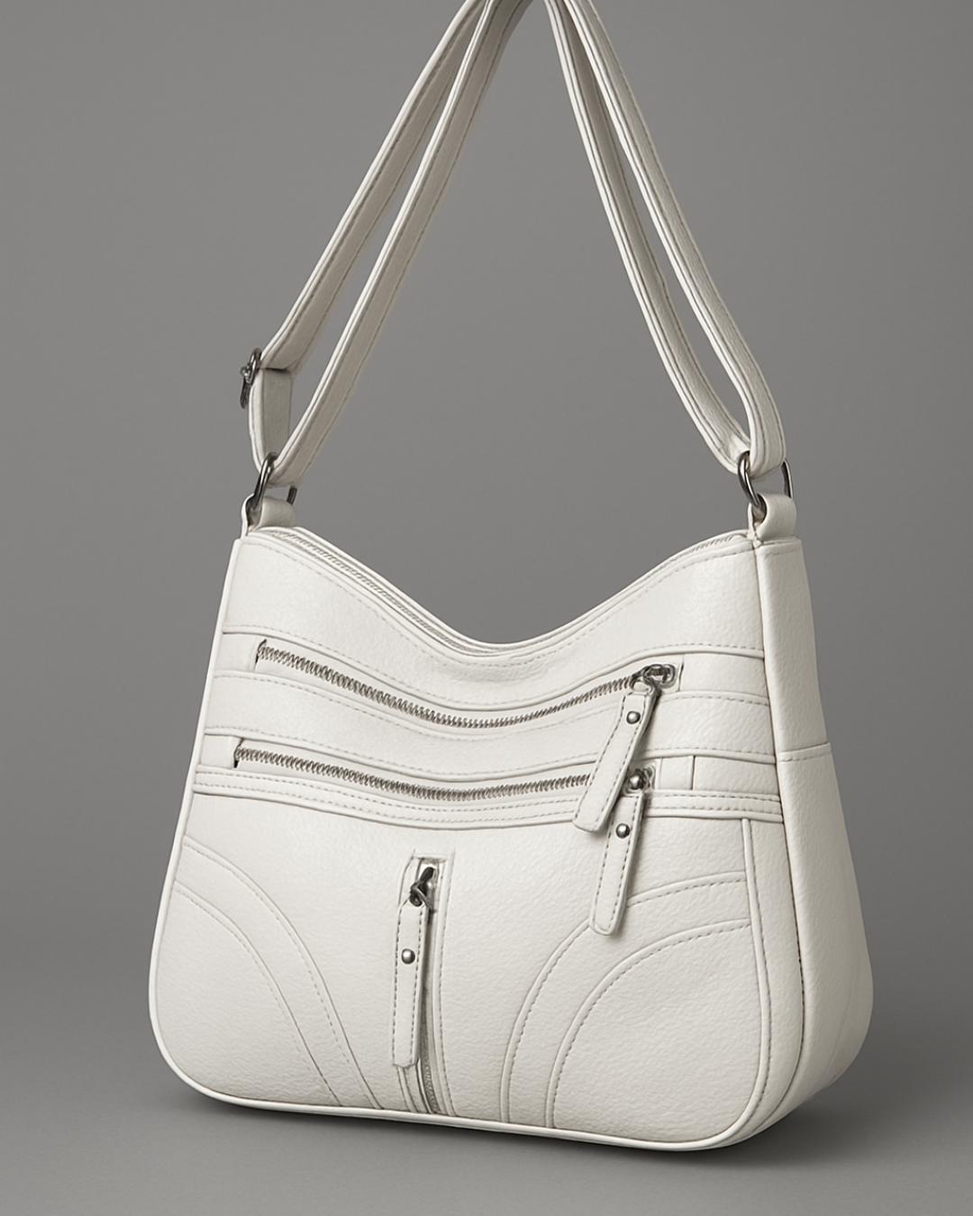 Bolso con múltiples compartimentos y textura suave