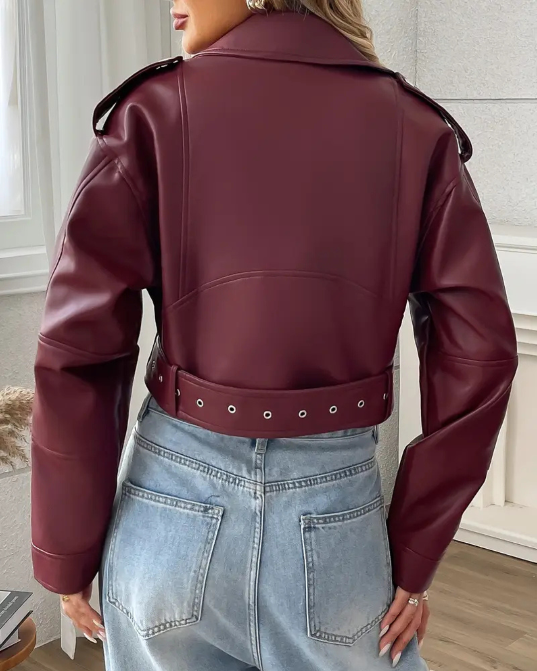 Chaqueta casual de mujer en piel sintética con cinturón ajustable