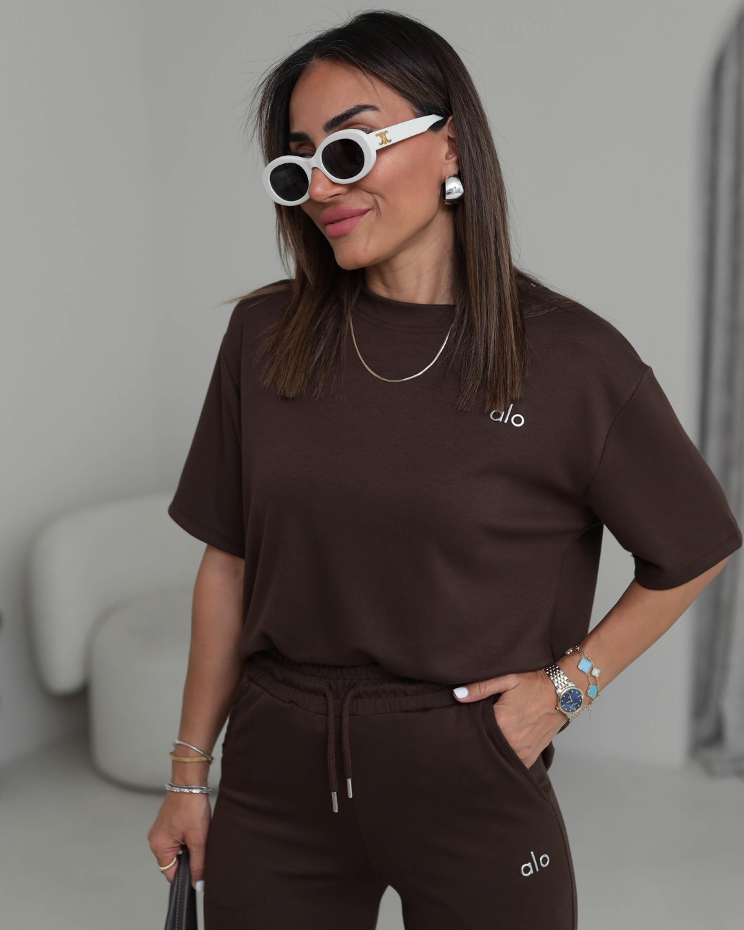 Conjunto de Mujer con Estilo Minimalista